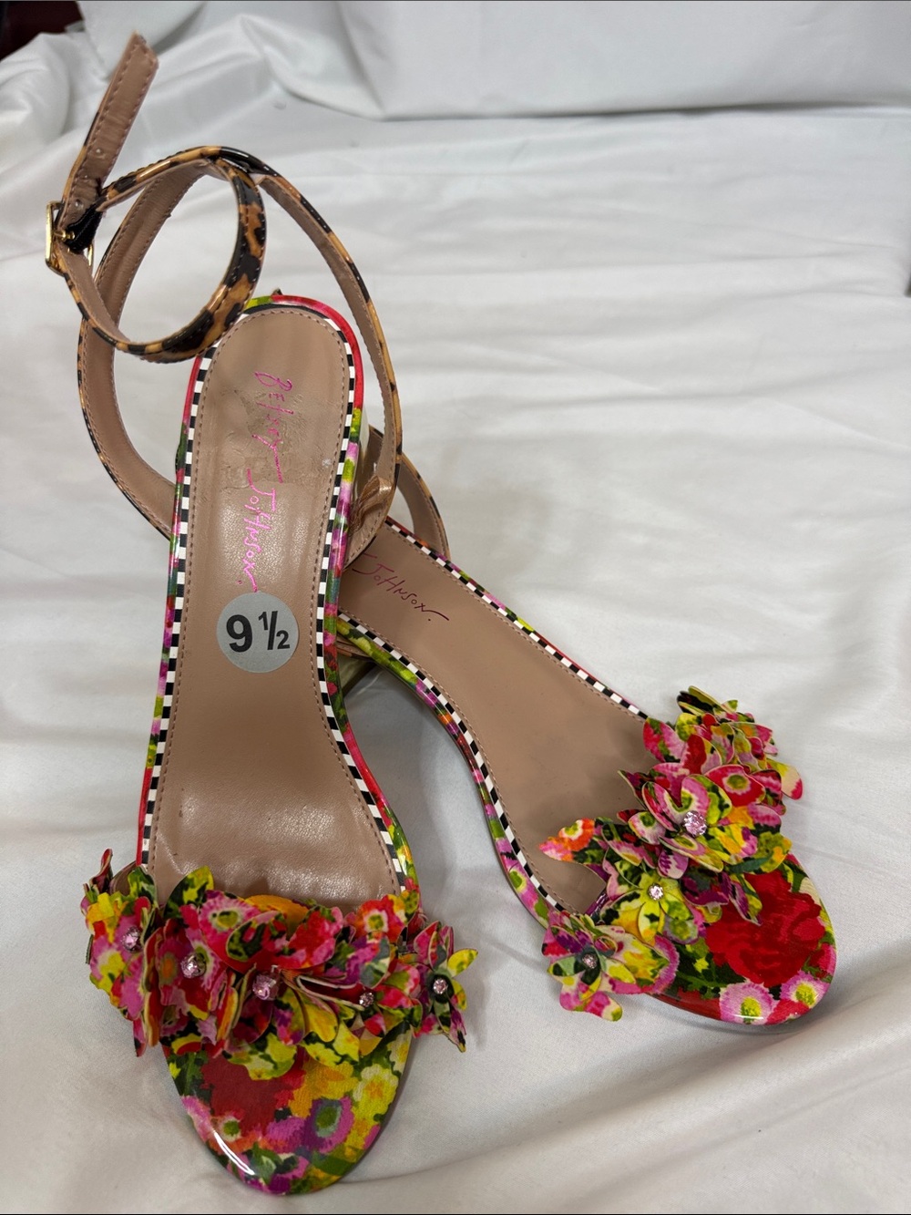 Betsey Johnson Women’s Malcolm Floral Open-Toe Sandals Low Heel Ankle Straps - Picture 4 of 8